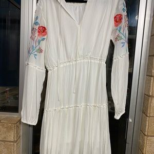 White/embroidery dress!
